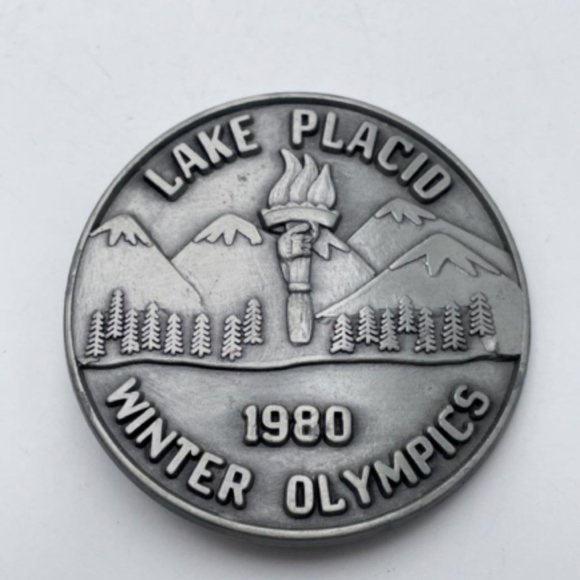 Vintage 1980 Winter Olympics Lake Placid Grey Silver Tone Mountain Belt Buckle - Picture 1 of 7